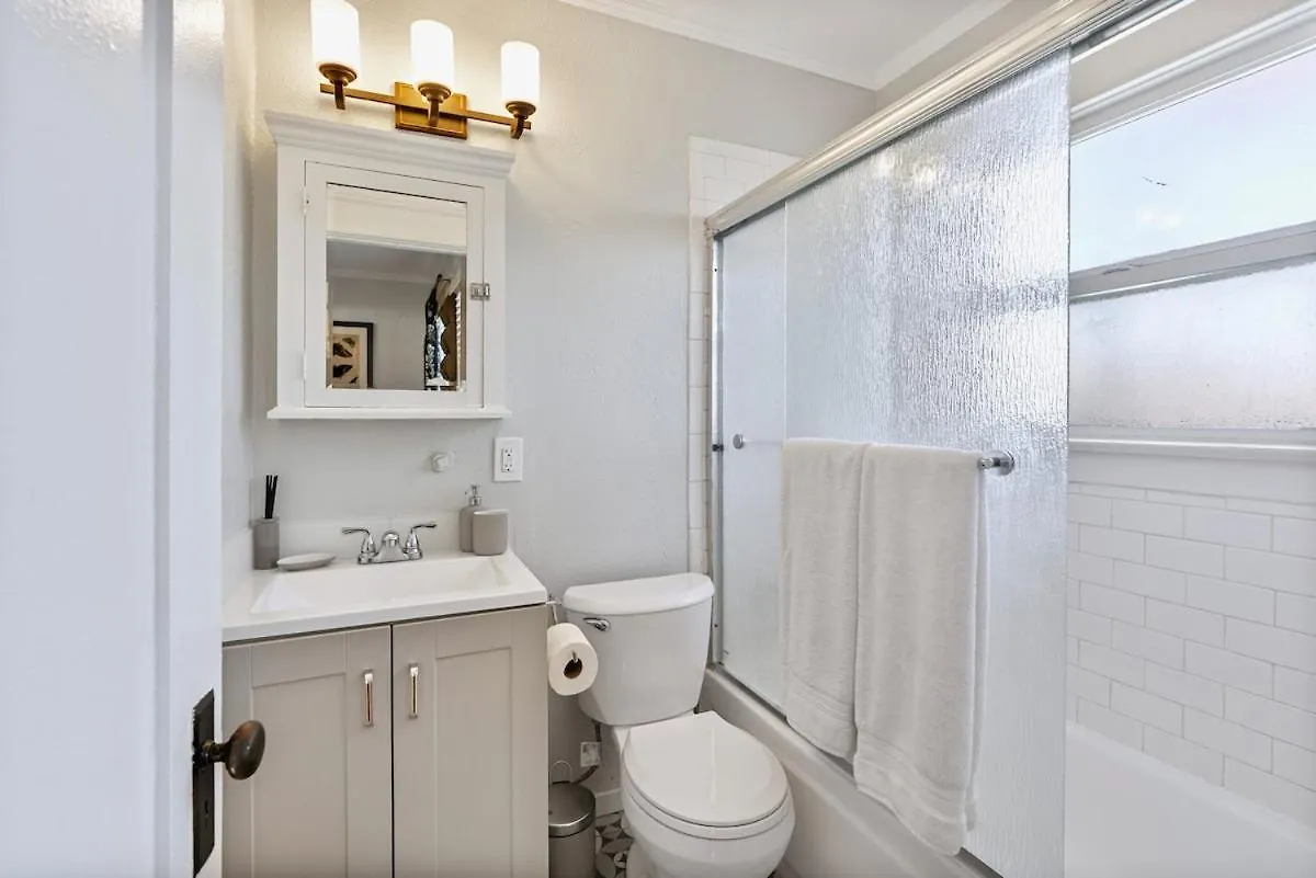 The Downtown Carriage Flat *