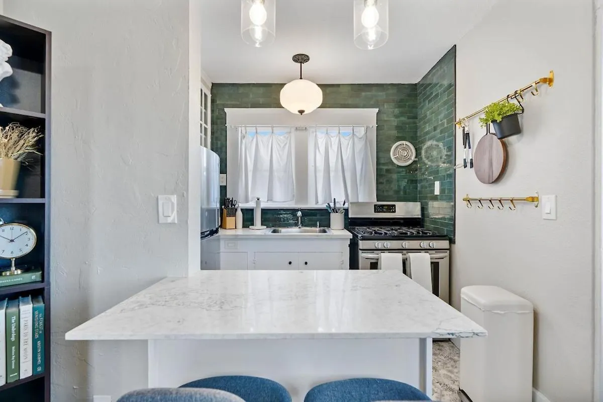The Downtown Carriage Flat
