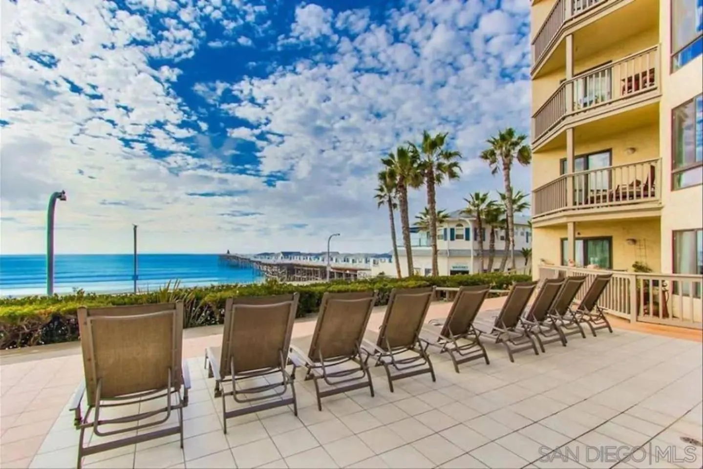 Front Bliss - Entire - Crystal Pier Tatil Evi