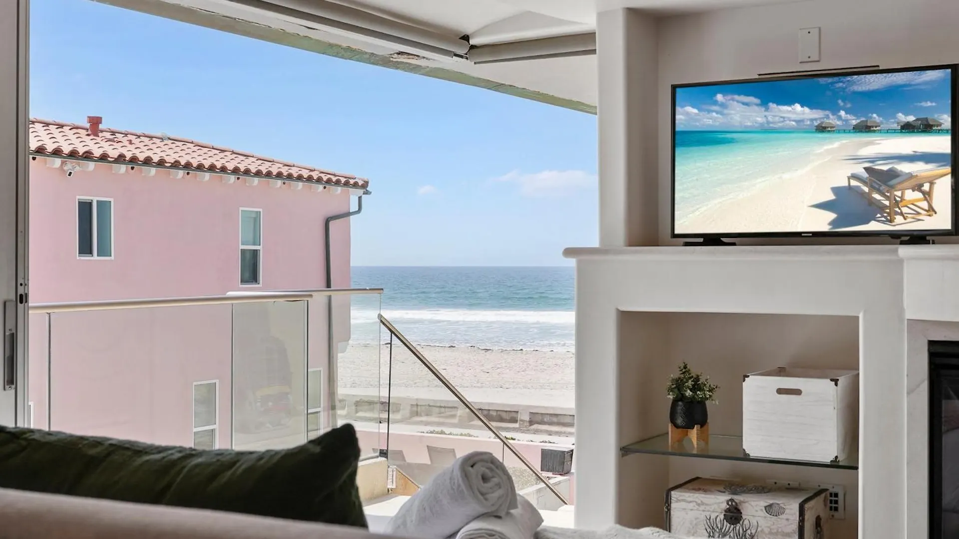Stunning Oceanfront Boardwalk - Spa, Steps2beach, Parking & Fast Wifi!