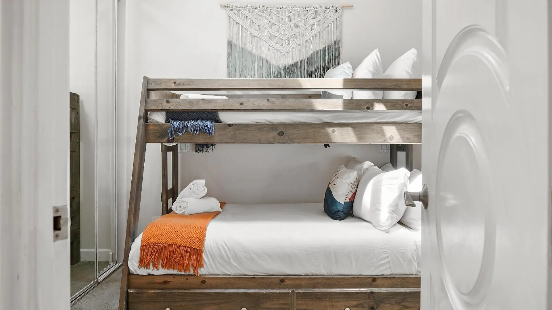 Dom wakacyjny Stunning Oceanfront Boardwalk - Spa, Steps2beach, Parking & Fast Wifi! *