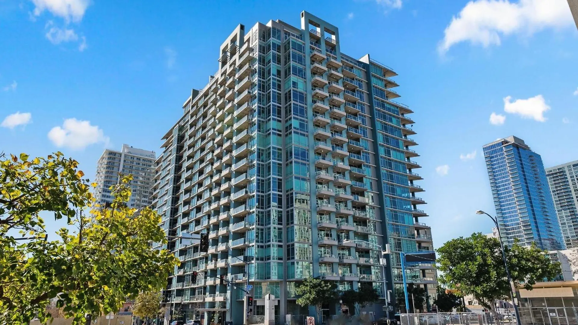 Apartamento Modern 2 Bedroom - Chill & Enjoy With Rooftop Deck