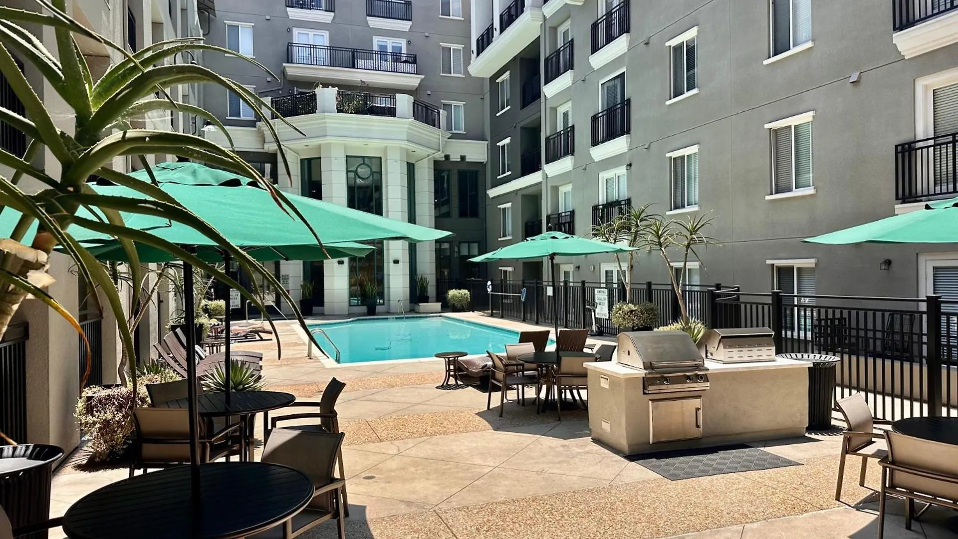 Allura Little Italy - 2 Bedroom In Downtown's Spot Apartment