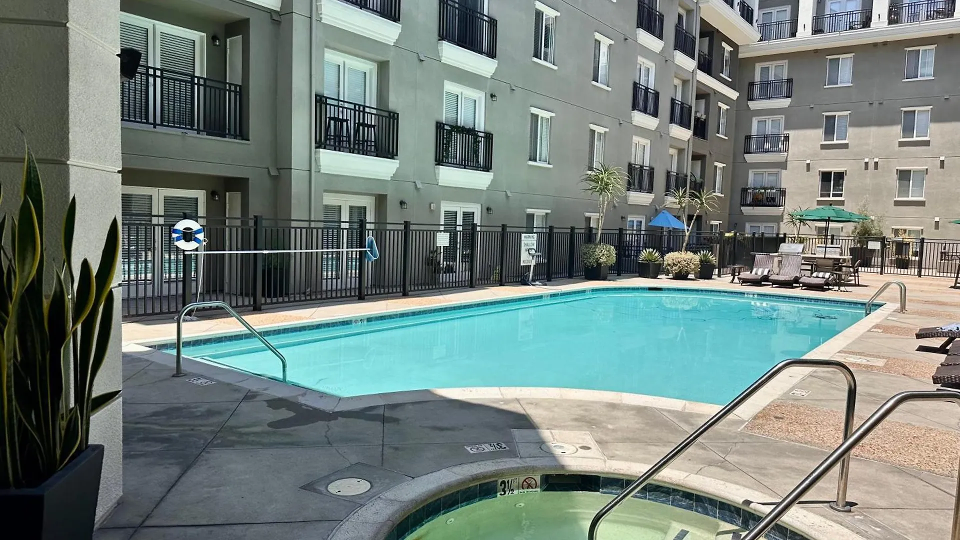 Allura Little Italy - 2 Bedroom In Downtown's Spot