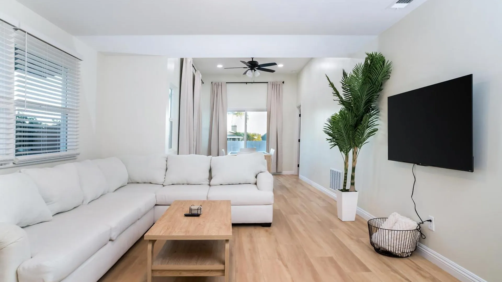 Holiday home Lux Coastal Getaway, Brand New, Location *
