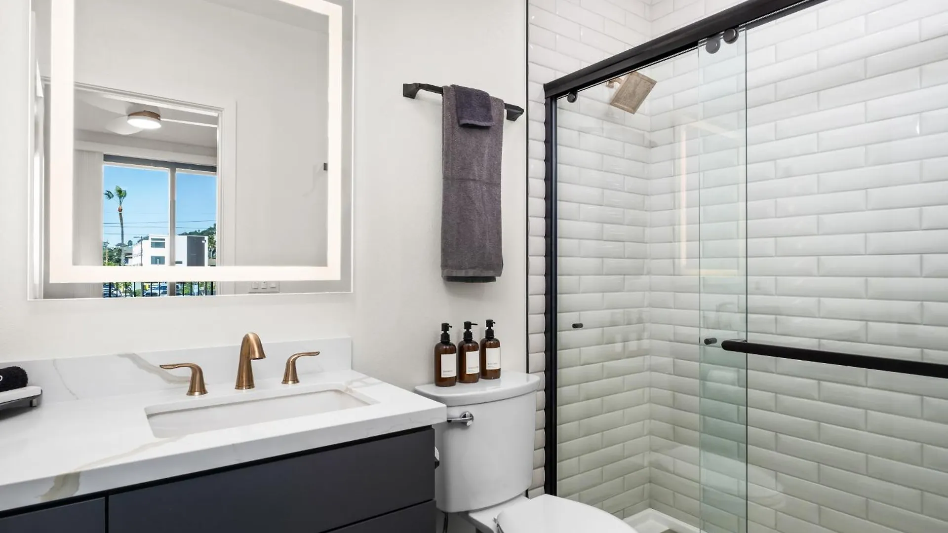 Modern 2 Bedroom King Bed Evcharger Pet-friendly Balcony * San Diego