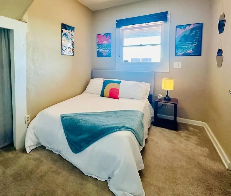 3-bedroom, Prime Location, Private Backyard! * 圣地亚哥