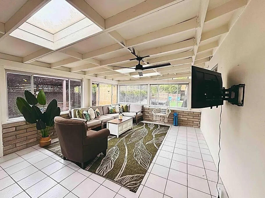 Sunny Retreat Huge Single Level With Large Yard *
