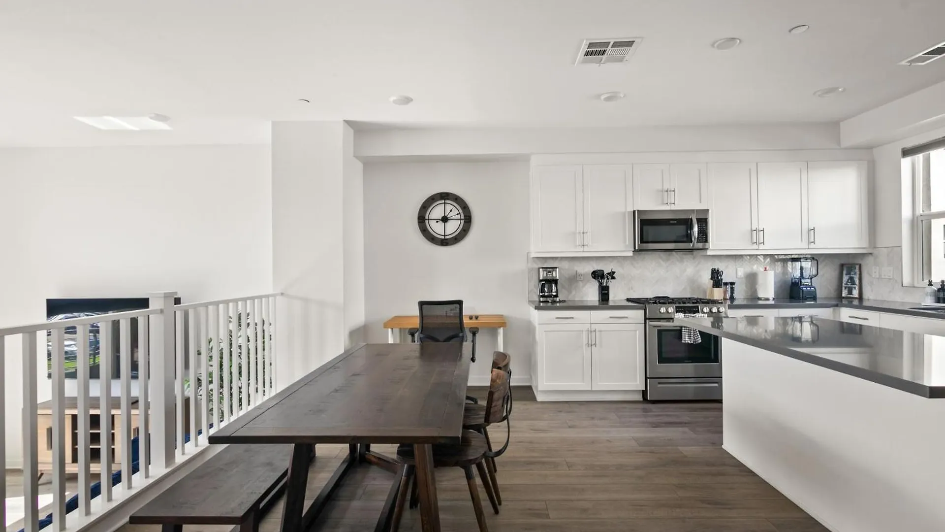 Smitten By - 4-bed 3,5-bath *