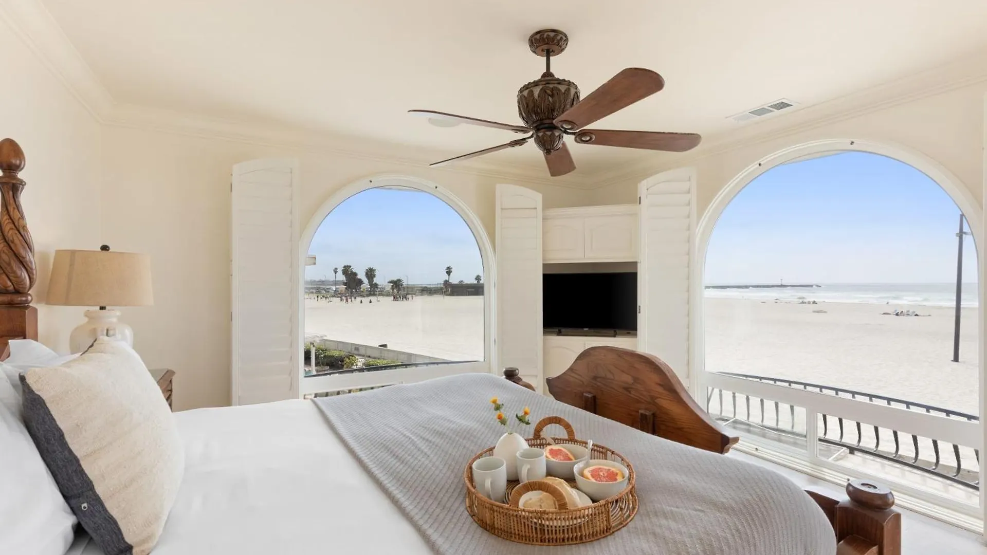 Holiday home Shoreline By Avantstay Spectacular Beachfront W Fire Pit Pool Table San Diego
