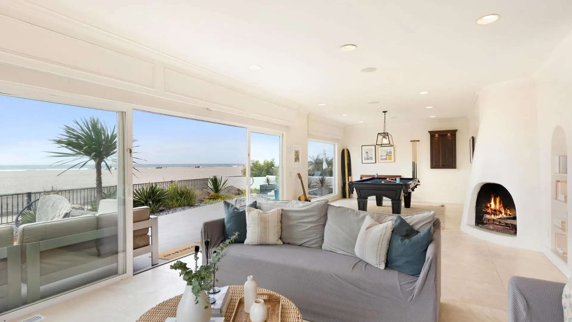 Shoreline By Avantstay Spectacular Beachfront W Fire Pit Pool Table Holiday home San Diego