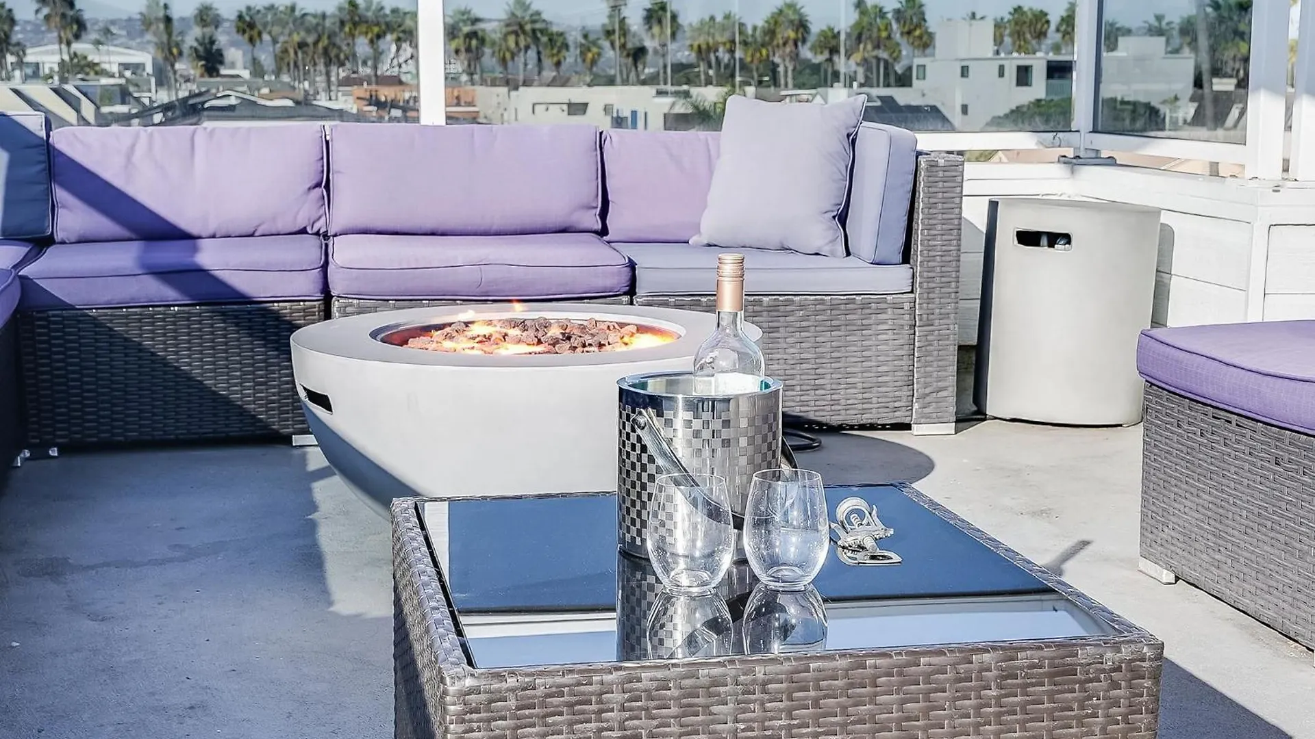 Massive With Ocean View & Amazing Rooftop Holiday home *