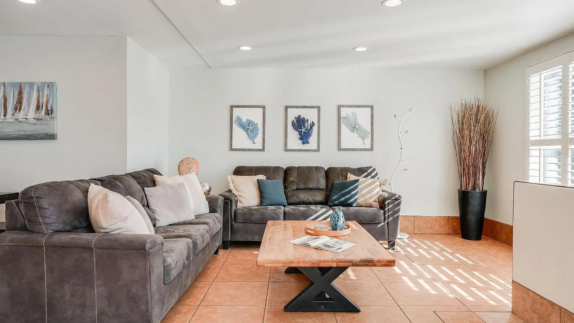 Massive With Ocean View & Amazing Rooftop Holiday home *