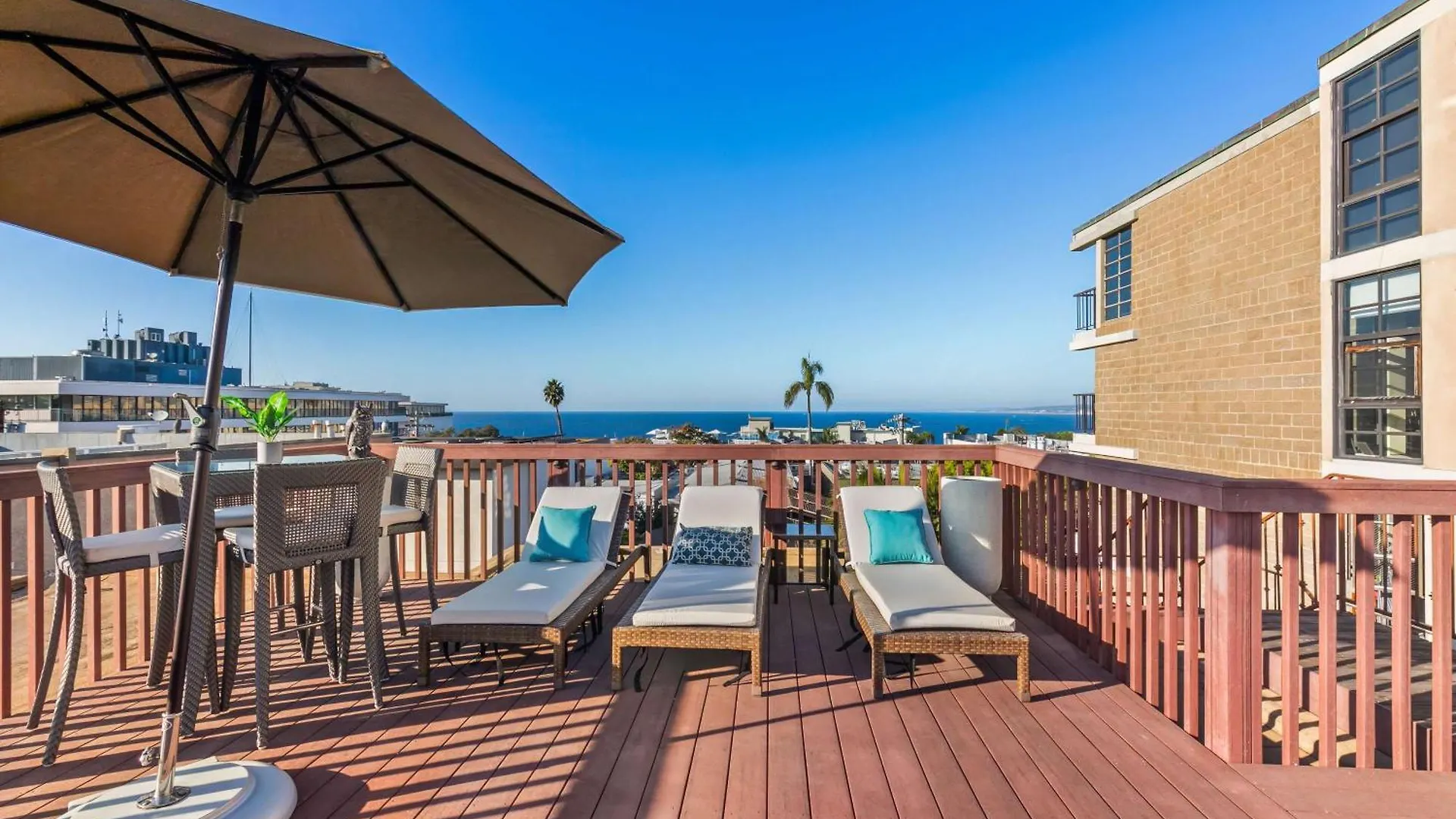Holiday home Grand Retreat Rooftop Bliss And Ocean Views