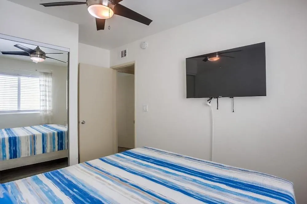 Manhattan Shores 3 *
