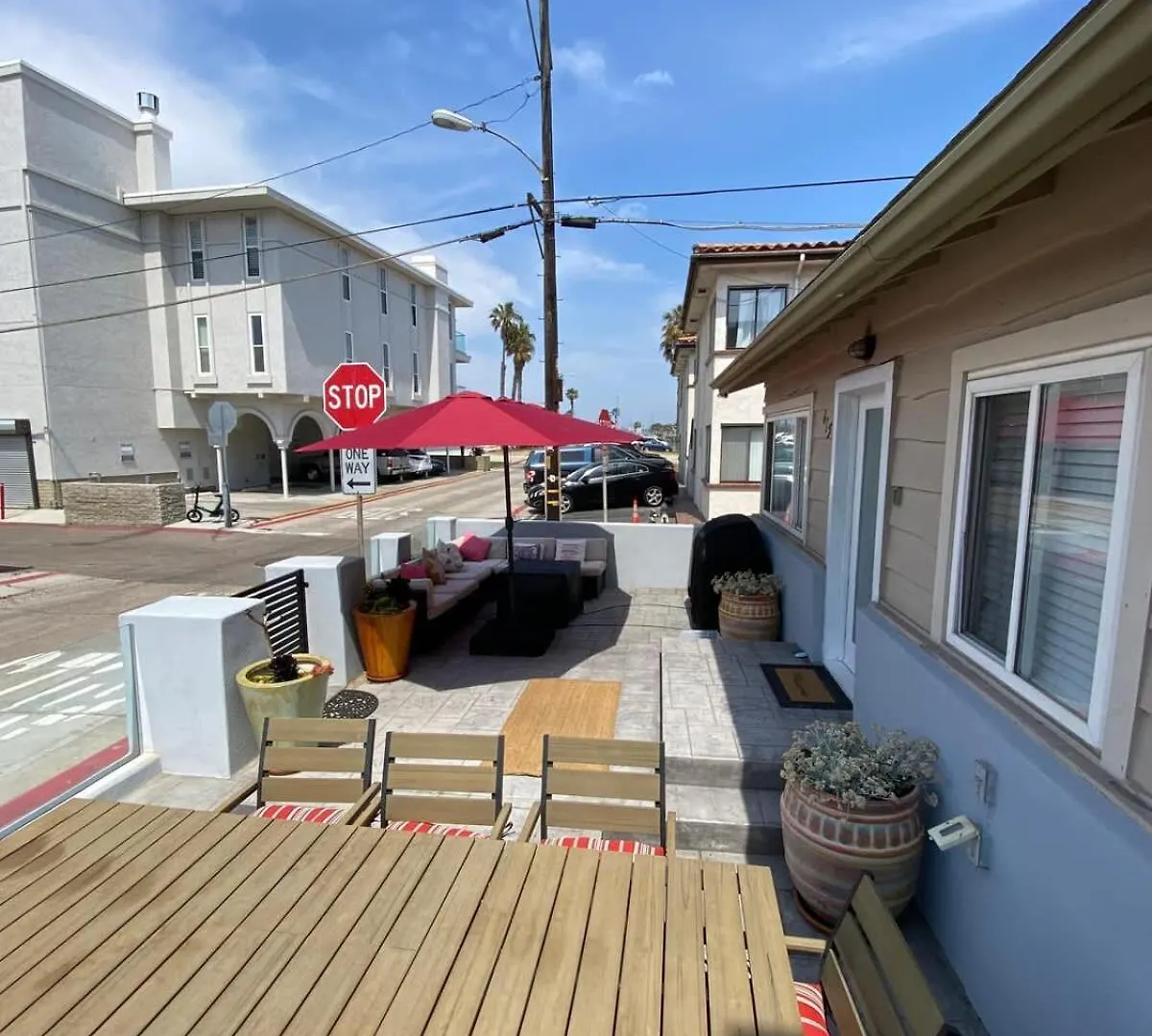 3bed 2bath Steps To The In Mb Apartment *