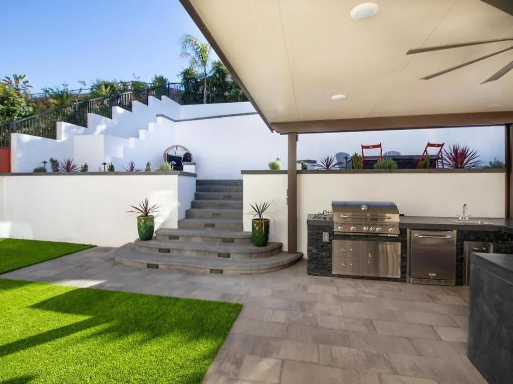 Need Is 4 Beds And A Luxury Yard * سان دييغو