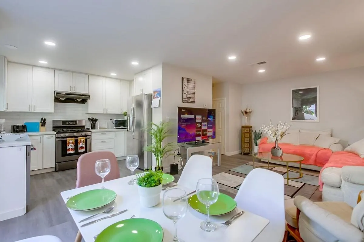 Holiday home Entire Private 4-Bedroom Home W Pool, King Bed, Garage, Prime Location San Diego