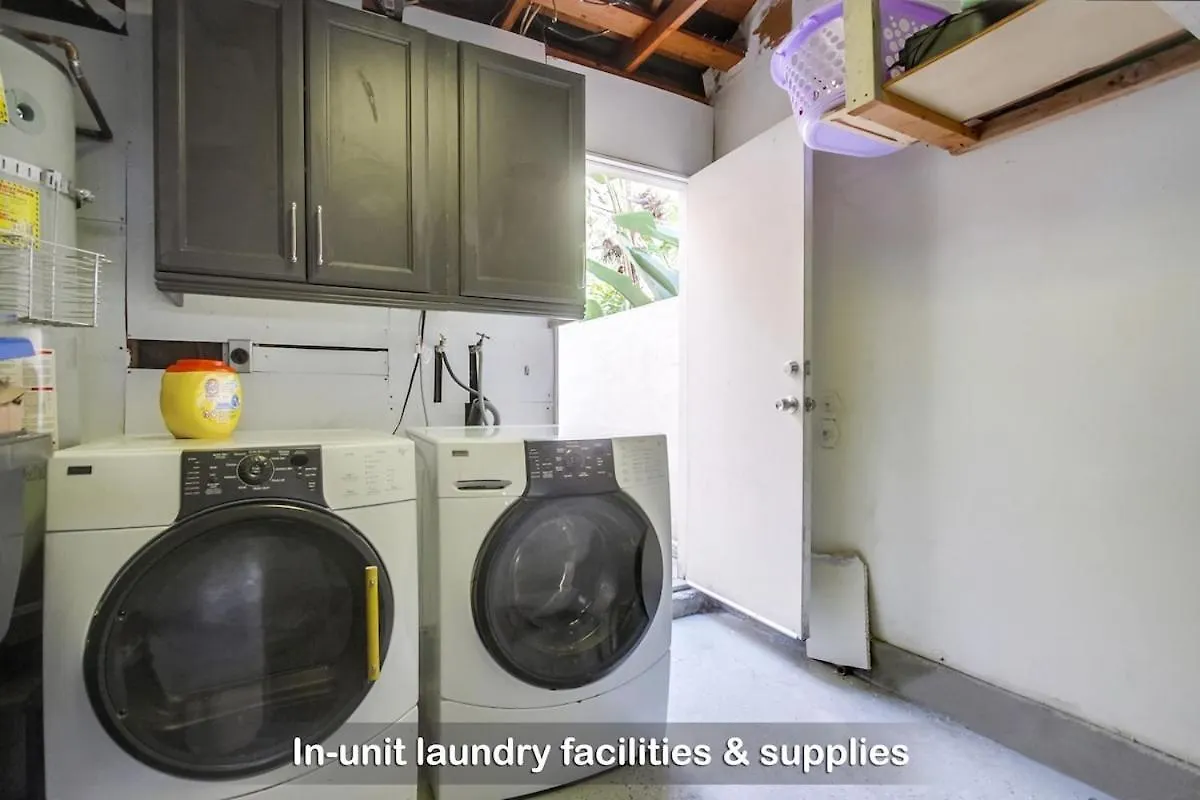 Holiday home Entire Private 4-Bedroom Home W Pool, King Bed, Garage, Prime Location *