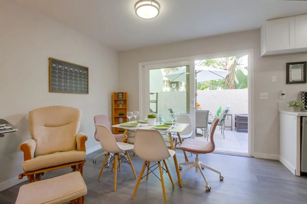 Entire Private 4-Bedroom Home W Pool, King Bed, Garage, Prime Location Holiday home San Diego