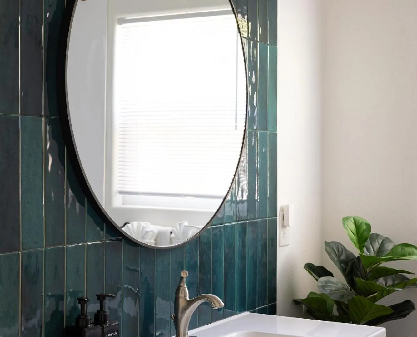 Modern Retro Close To Dt, Zoo, Parking, Hot Tub