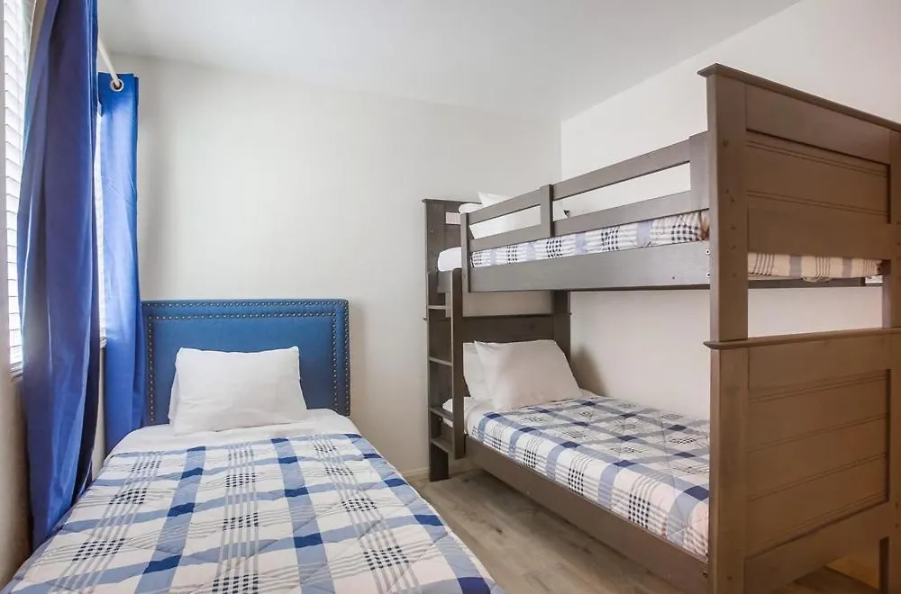 Manhattan Shores 3 *