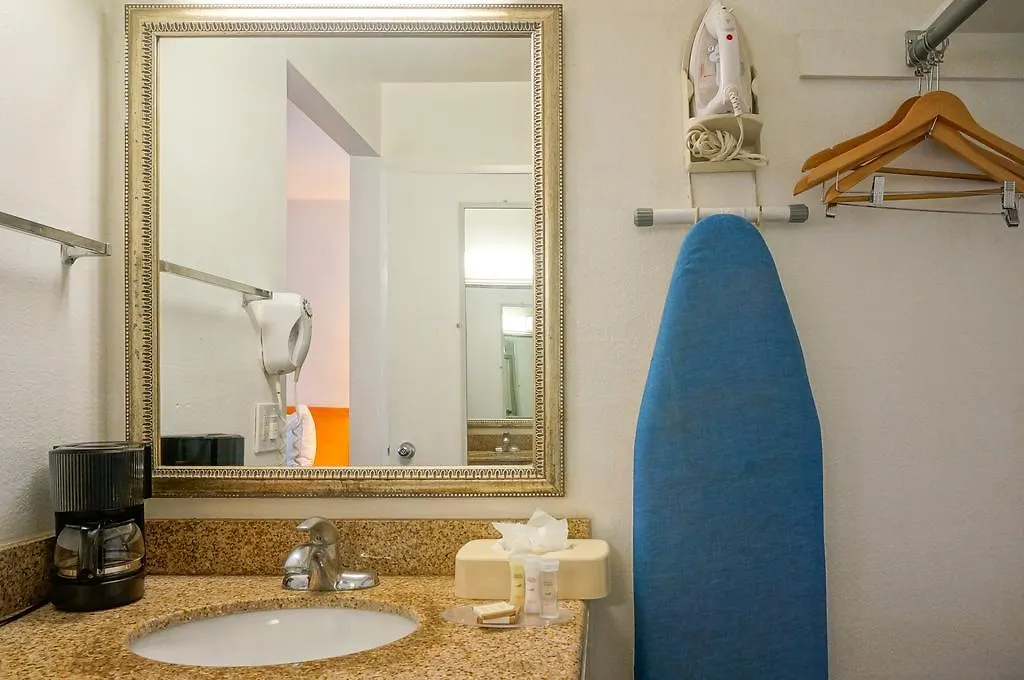 Hotel Howard Johnson By Wyndham Circle 3*