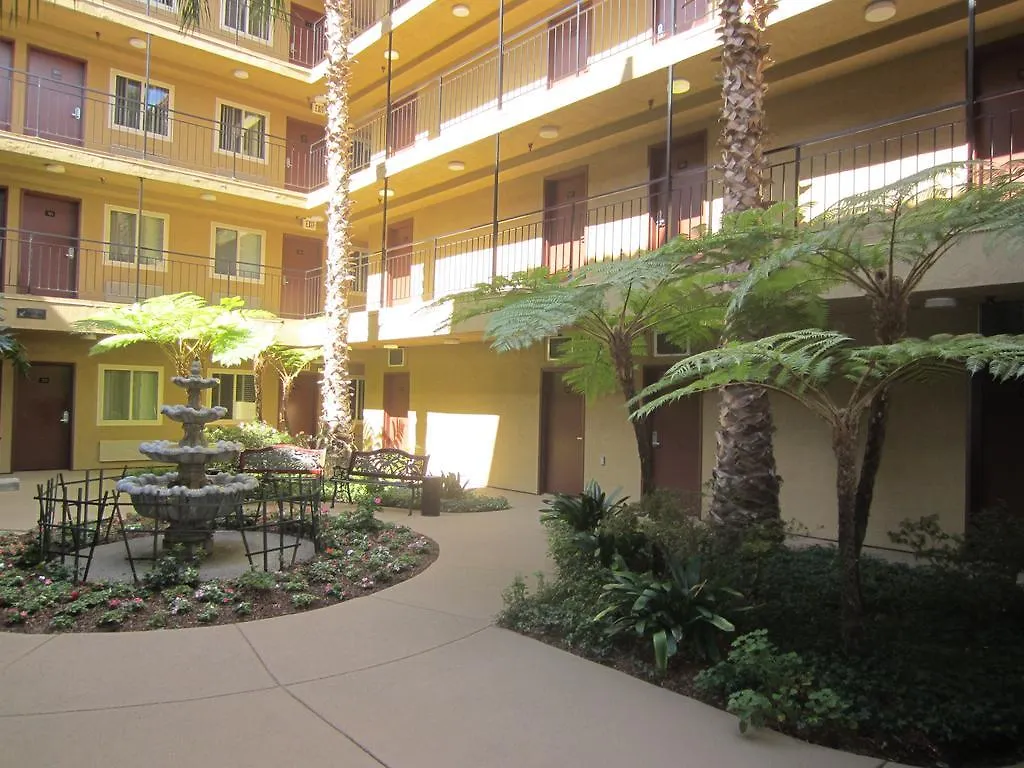 Hotel Quality Downtown North 2*