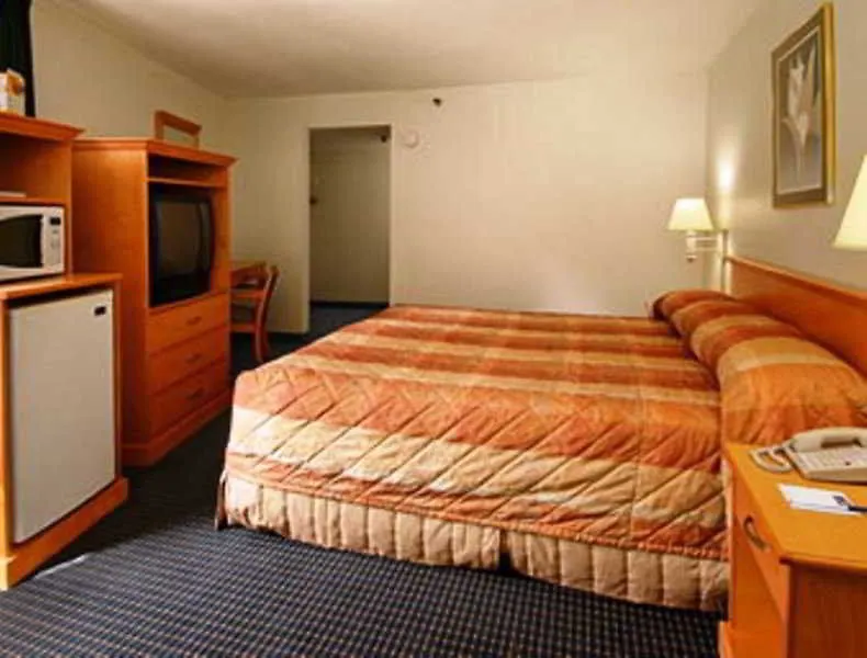 Howard Johnson By Wyndham Circle Hotel San Diego