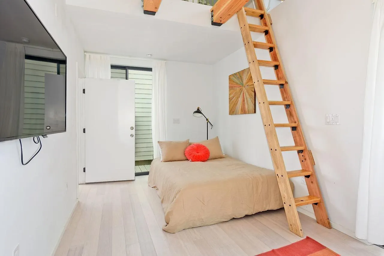 New House, Steps To * סן דייגו