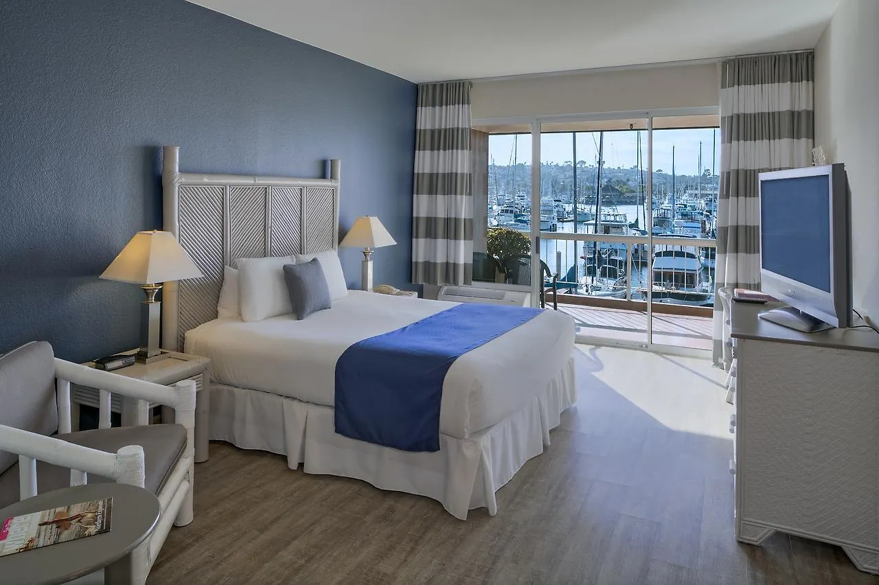 Bay Club And Marina Hotel