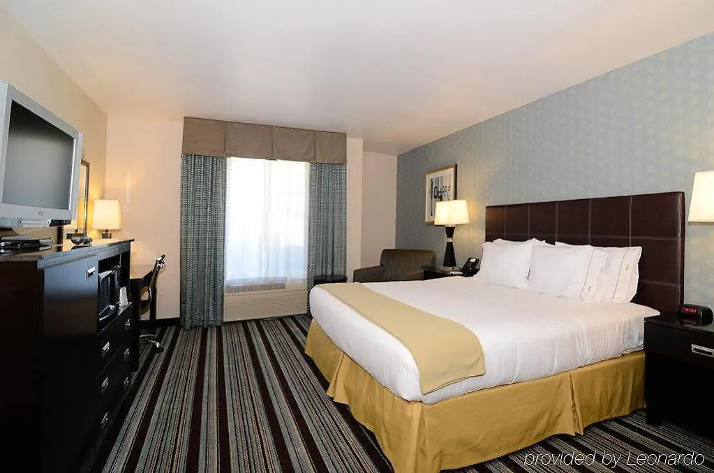 Hotel Express Airport-old Town By Ihg 2*