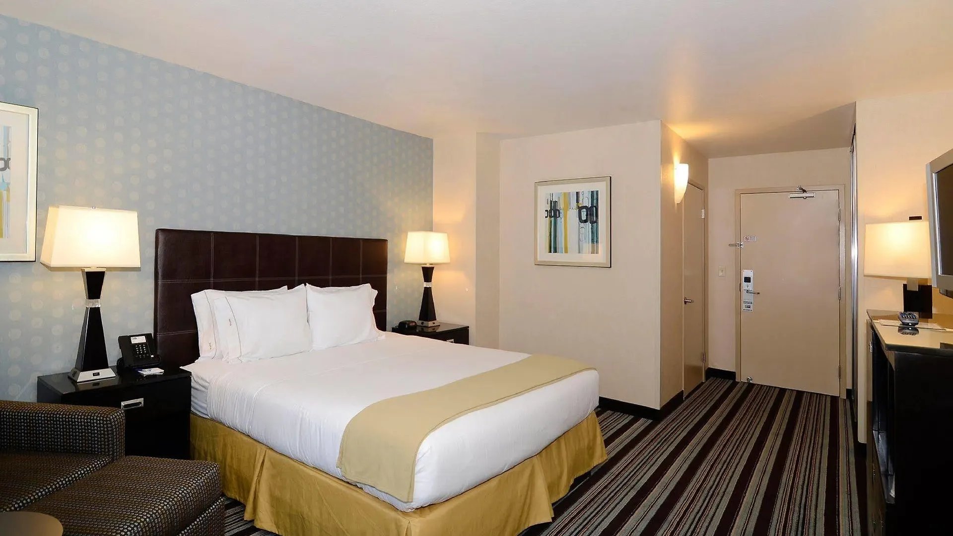 Hotel Express Airport-old Town By Ihg 2*