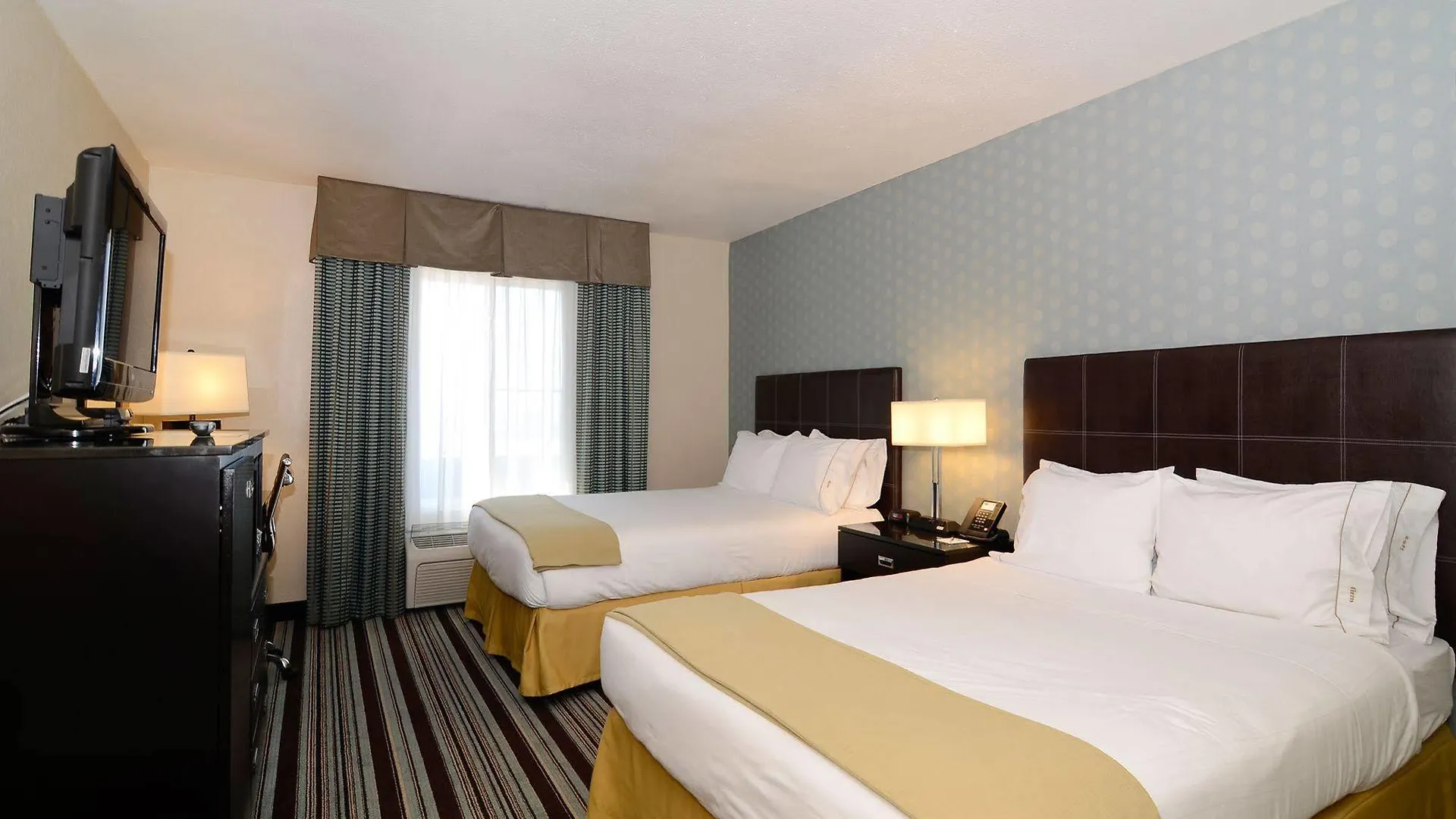 Express Airport-old Town By Ihg Hotel 2*