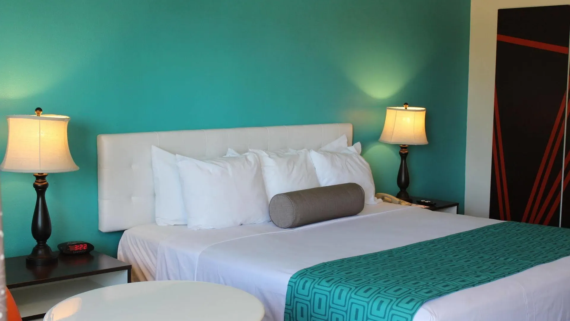 Howard Johnson By Wyndham Circle Hotel San Diego