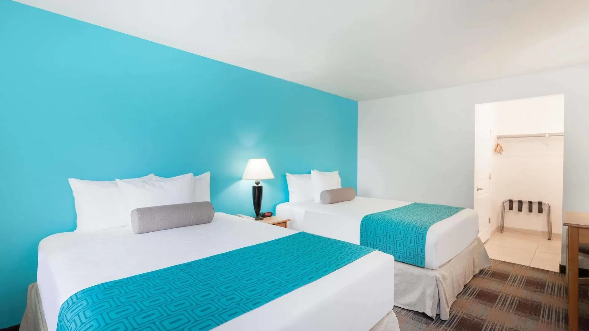 Howard Johnson By Wyndham Circle 3* San Diego