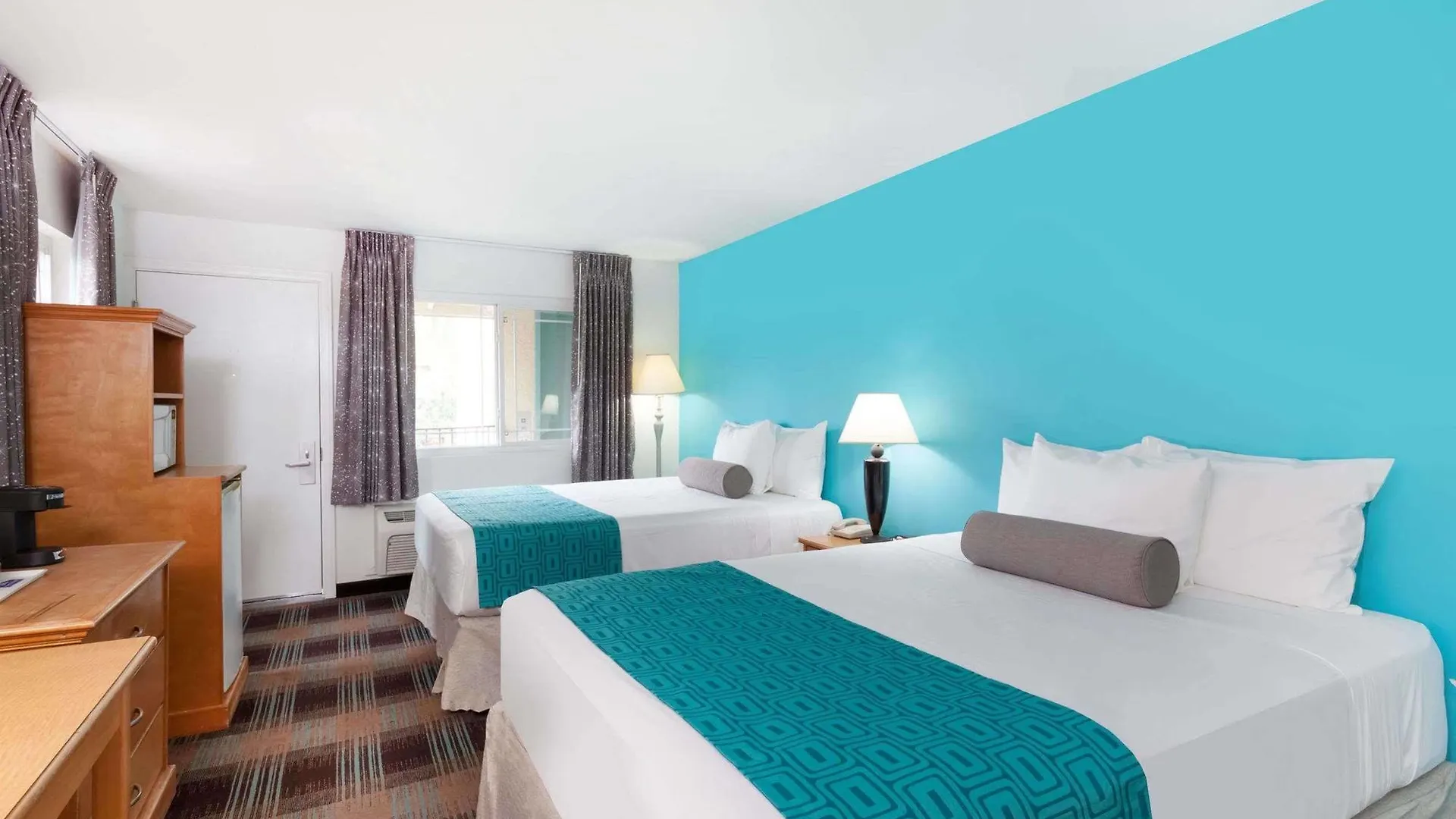 Hotel Howard Johnson By Wyndham Circle San Diego