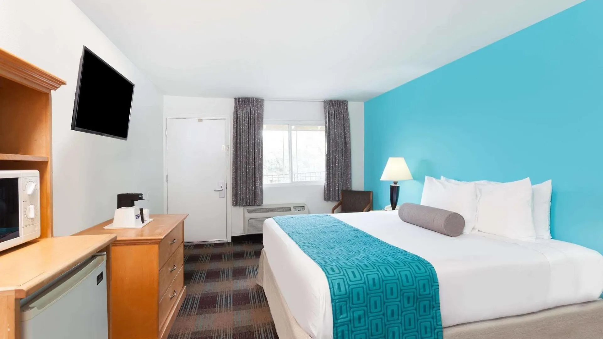 Howard Johnson By Wyndham Circle Hotel San Diego