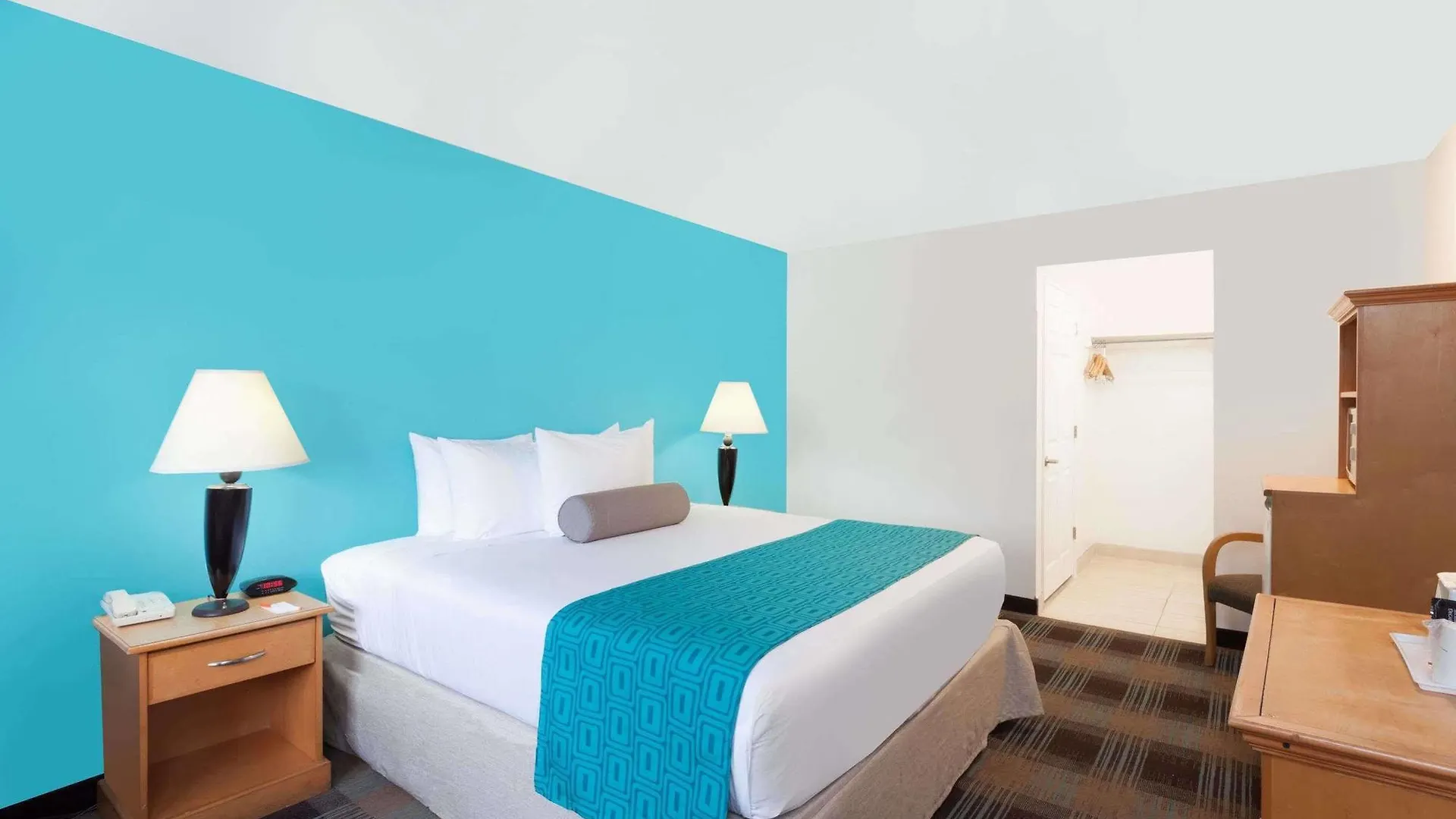 Howard Johnson By Wyndham Circle 3* San Diego