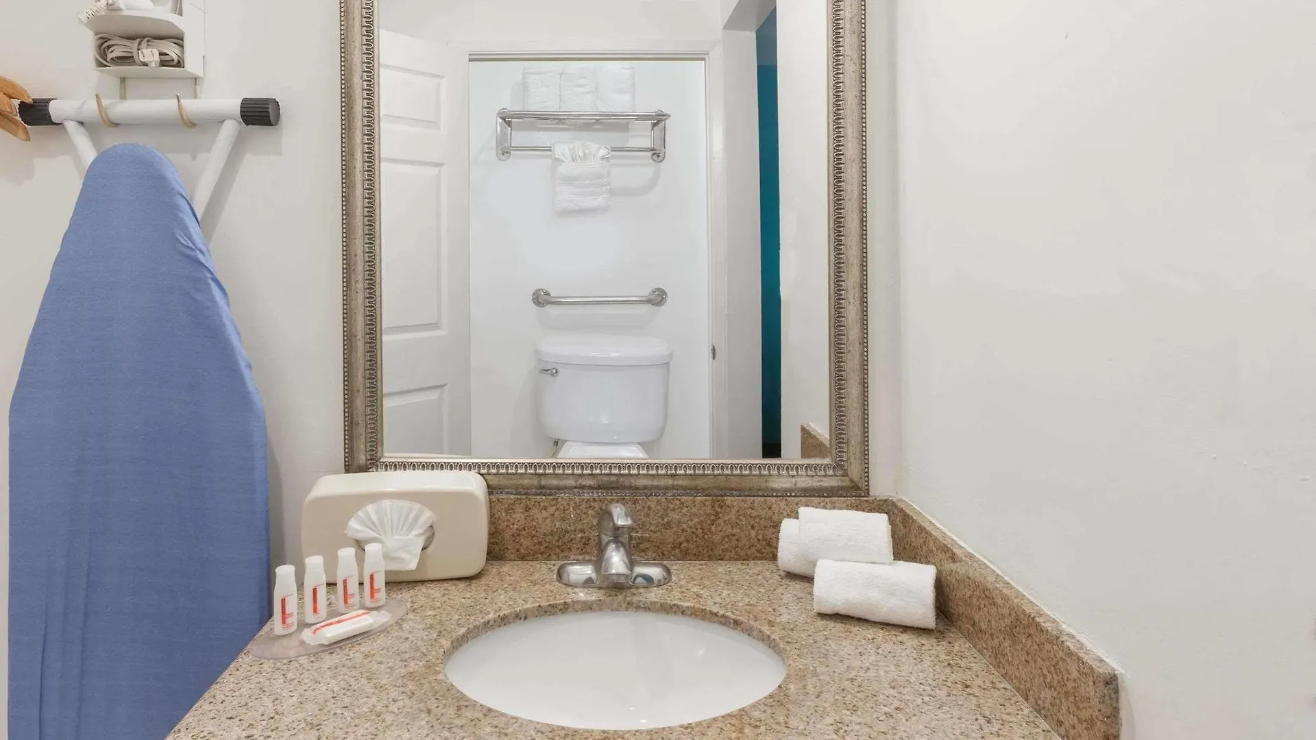 Howard Johnson By Wyndham Circle 3*