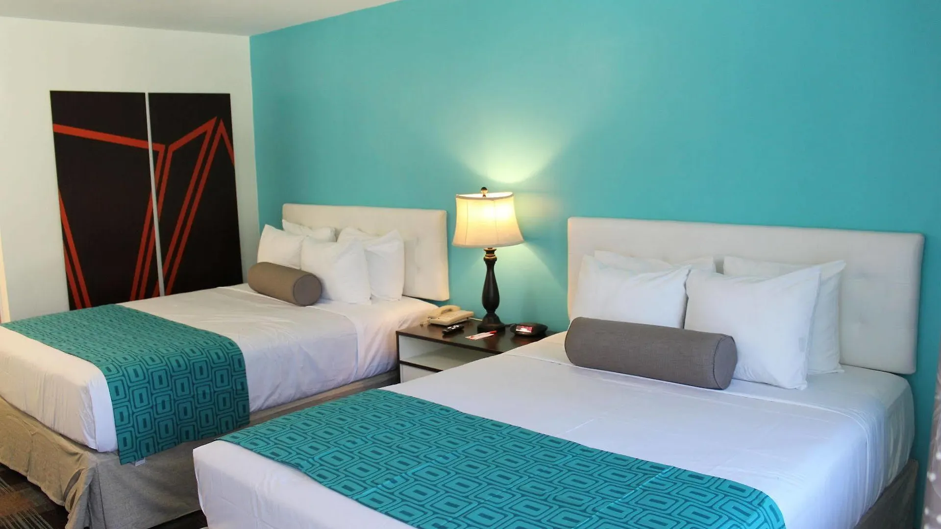 Howard Johnson By Wyndham Circle Hotel San Diego