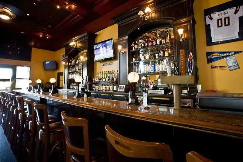 Hotel Embassy By Hilton Bay Downtown 3*