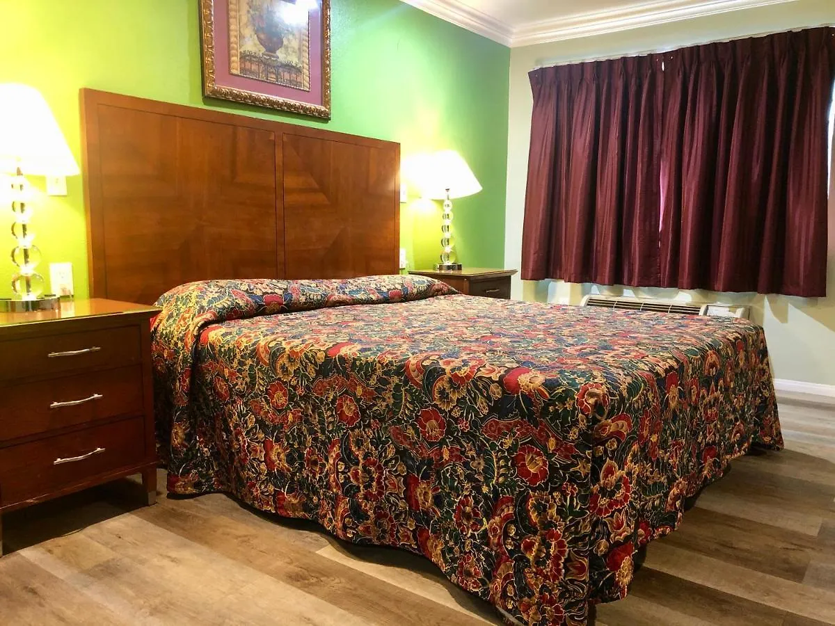 Hotel La Petite Rouge San Diego