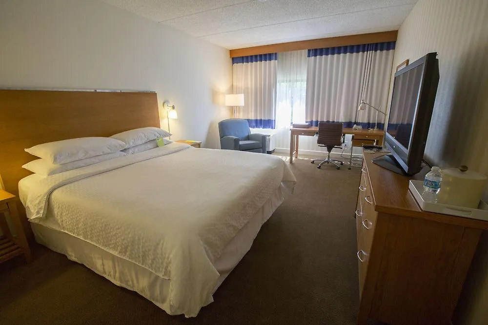 מלון Four Points By Sheraton 3*