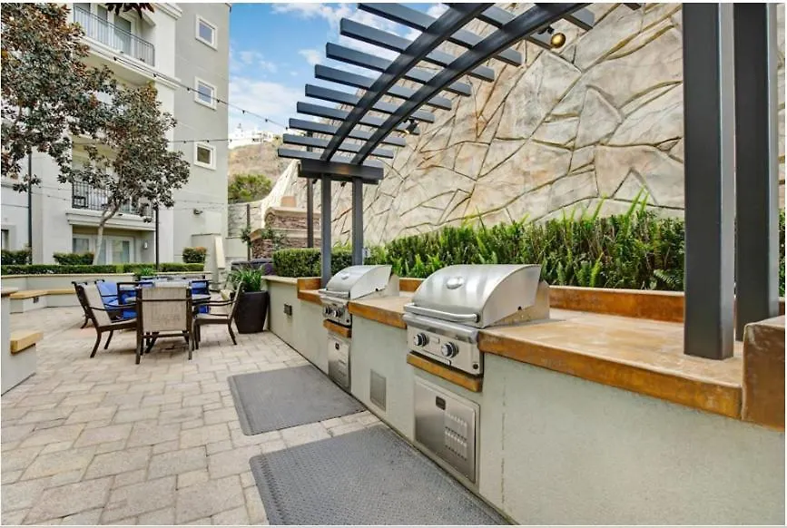 Yes It's Right 2 Suites And 3 Bath In The Heart Of Fb2 Lägenhet