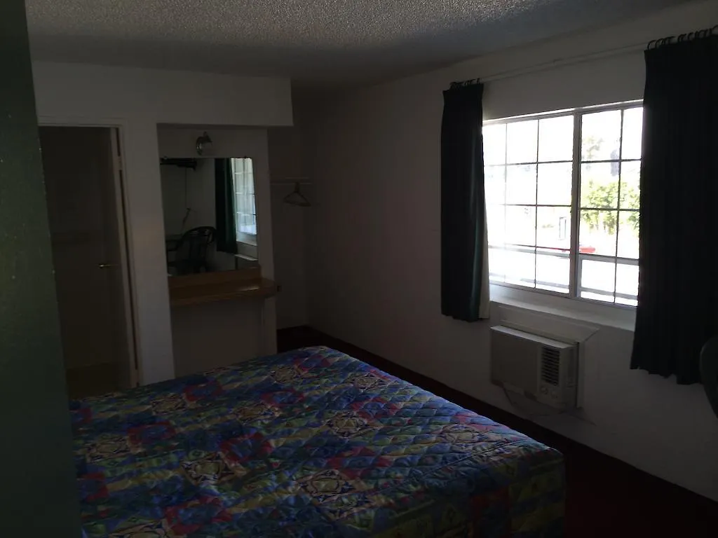 Parkside Hotel 2*