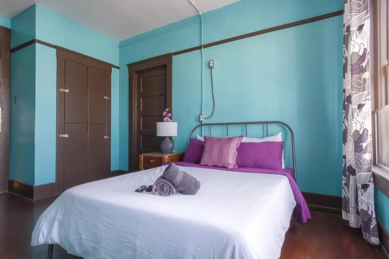 Lucky D's Youth And Traveler's Hostel