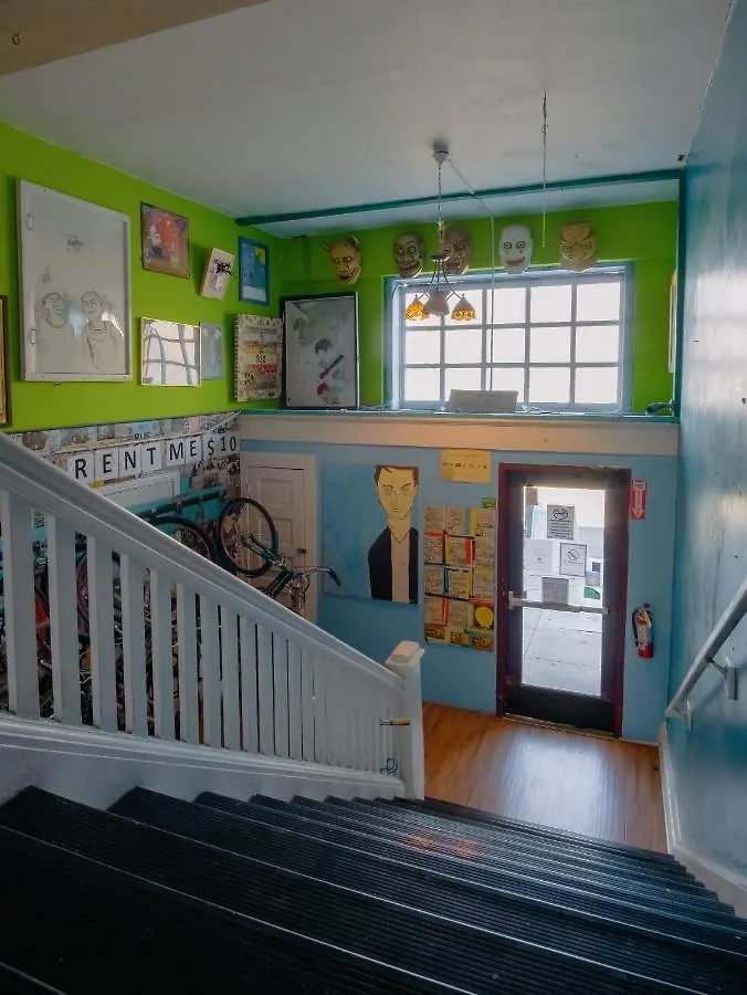 Hostel Lucky D's Youth And Traveler's