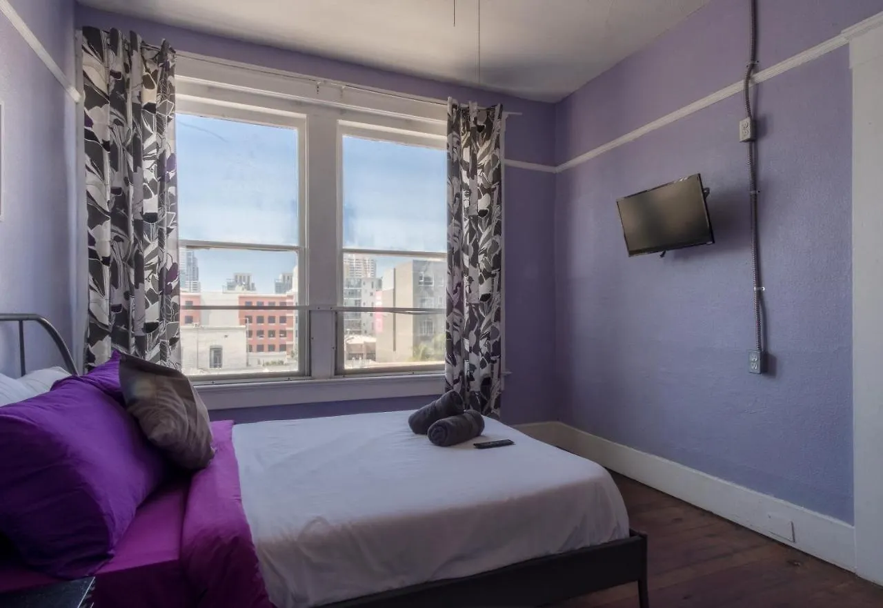 Lucky D's Youth And Traveler's Hostel