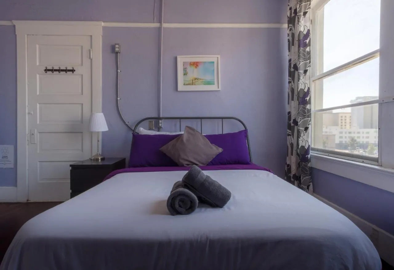 Lucky D's Youth And Traveler's Hostel *